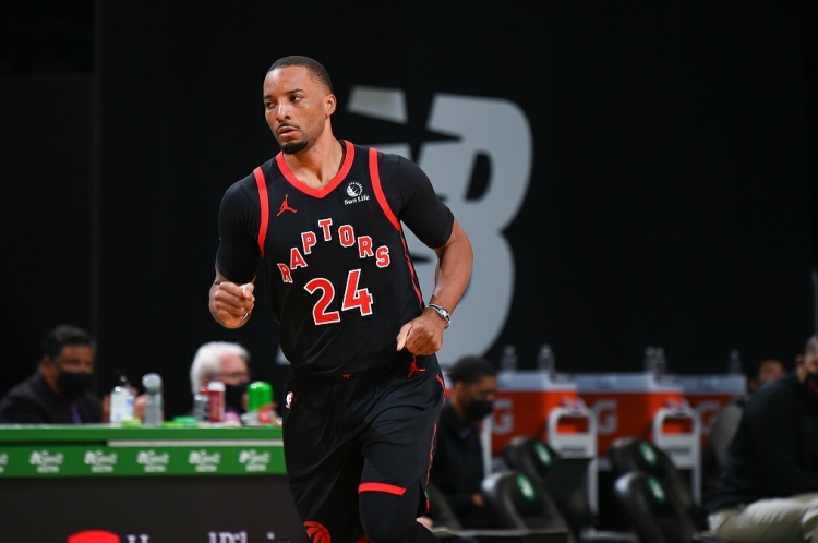 多女性走进 多女性走进